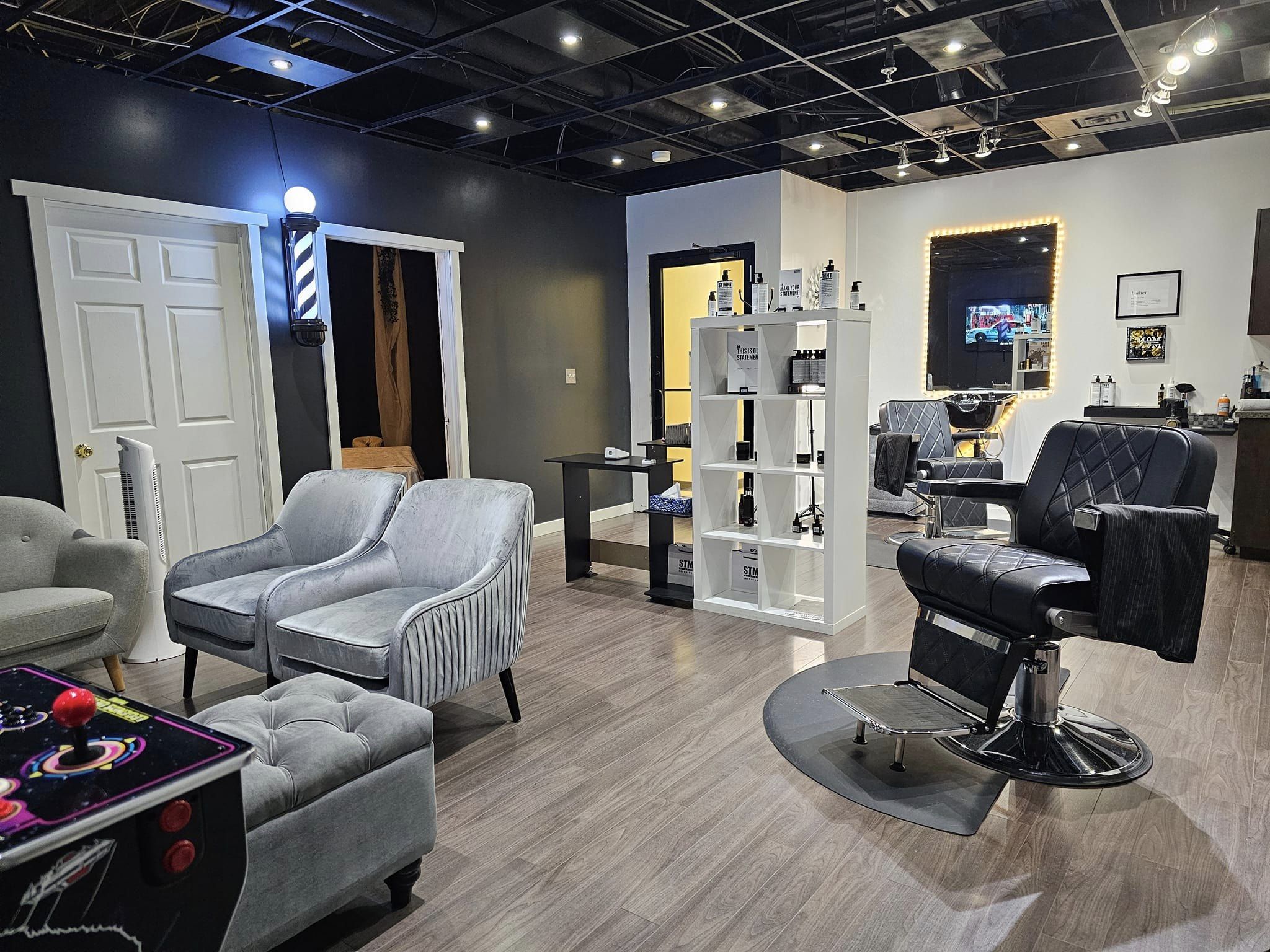 ديكور صالون حلاقة رجالي في دبي Men’s Hair Salon Decor in Dubai